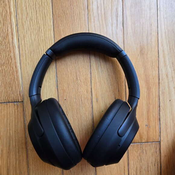 Sony WH1000XM3 Noise Cancelling Headphones, Wireless Bluetooth Over the Ear Head - Picture 5 of 8